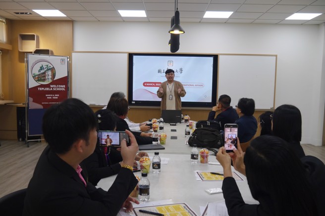 南大電機工程學系泰國學生迪拉帕（Dirapat）鼓勵泰國學弟妹勇於嘗試海外學習機會。 (照片/國立臺南大學提供)