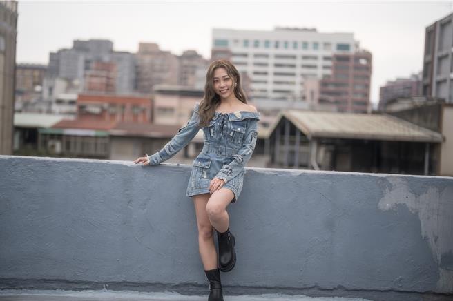 艾薇近来正忙准备个人第三张专辑。（环球音乐提供）