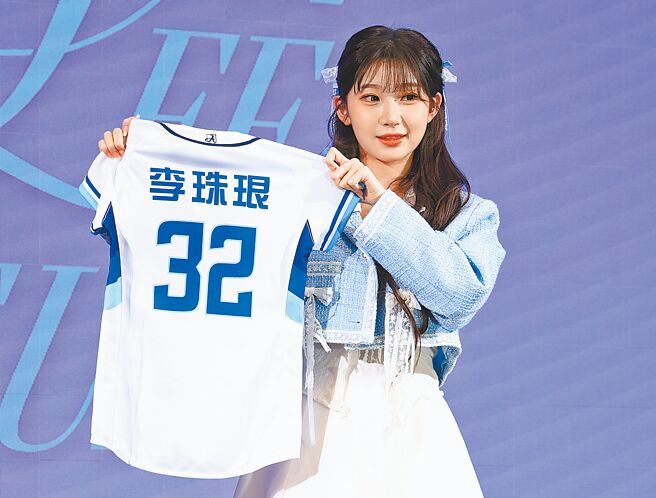 李珠珢在富邦悍將維持韓職起亞虎時期的32號背號。（鄧博仁攝）