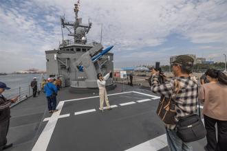 【敦睦支隊環島航訓抵臺中】體驗裝備認識海軍  深化國防教育
