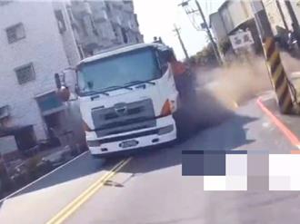 砂石车超载爆胎衝对向车道　骑士吓坏连喷脏话