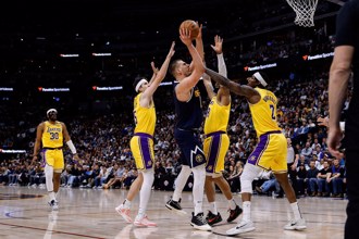 NBA》賈瑪莫瑞致命三分 金塊沒讓兩大主將缺陣湖人爆冷