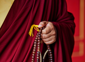 皇帝威胁「不吃肉就屠城」 和尚破戒后吐10字成千古名言