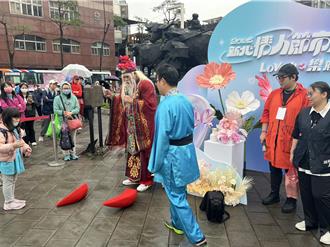 新北樂府中活動壓軸 情人節逛市集 擲筊再拿月老紅線