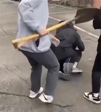 未做垃圾分類遭制止 高職生暴怒持鐵鏟毆人嗆「你混哪裡」