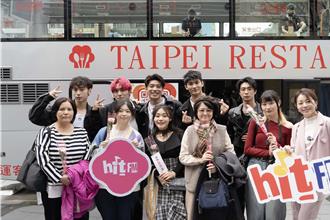 FEniX情人節同桌粉絲嗑美食 「告假找真愛」閃瞎眾人