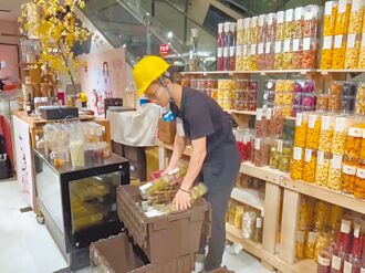 台中新光三越B2 开放取物