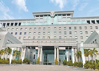 台南 國道撞死拋錨車主 自首判6月