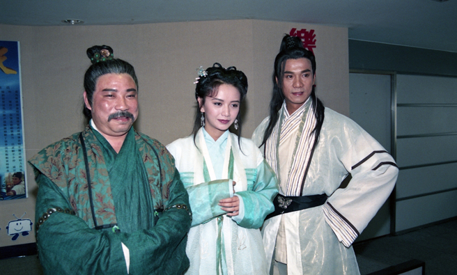 陈松勇（左起）、曾华倩、张振寰曾演出《侠义见青天》。（图／中时资料照）