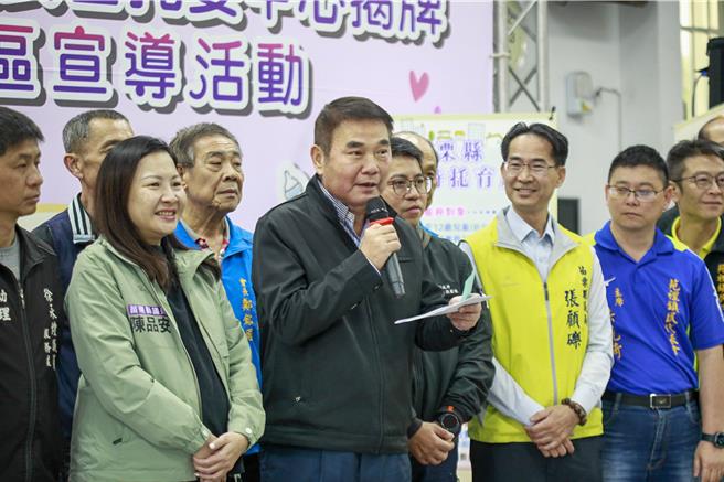 苗栗县长锺东锦表示，县府计画在明年提高临时托育时数及补助，为更多家庭提供支持，并进一步提升年轻家庭的育儿弹性。创造更友善的育儿环境，鼓励年轻人愿意生育、养育下一代。（吕丽甄摄）