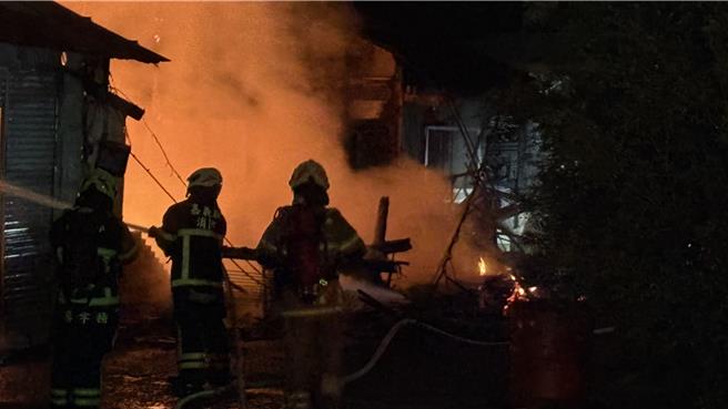 嘉义县中埔乡义仁村今(15日)凌晨发生住宅火警，65岁男烧成焦尸。(嘉县消防局提供／吕妍庭嘉义传真)