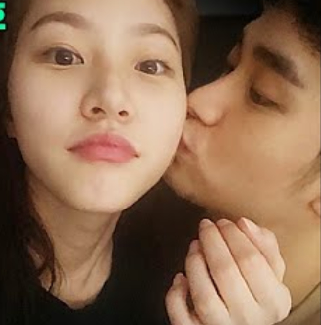 韩国Youtube频道《横竖研究所》陆续公开多张金秀贤雨金赛纶照片，証实恋情。（图／摄自YT@横竖研究所）