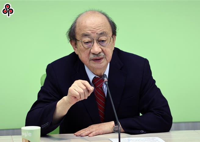 针对日前的召委风波，民进党立法院党团总召柯建铭表示，民进党的组织规程很清楚，委员会召委就是「区域优先，其余不分区」，且召委一定要连任的立委才有资格，或至少在该委员会待满2年，但陈冠廷才担任立委1年，当然是由党团指派。（姚志平摄）