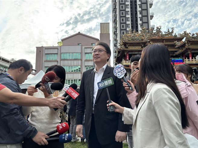 民进党15日在台中举办首场「人民是头家」政策宣讲会，民进党秘书长林右昌受访。（冯惠宜摄）