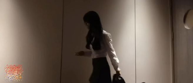 大陸有採耳店暗藏春色，女技師提供變裝，讓男顧客選擇。（圖／翻攝自微博）