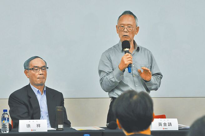 微星科技14日舉行法說會，總經理黃金請（右）表示，AI伺服器及資料中心伺服器（ODM Direct）將是今年其伺服器業務的主要推展重點。圖左為董事長徐祥。圖／翁毓嵐