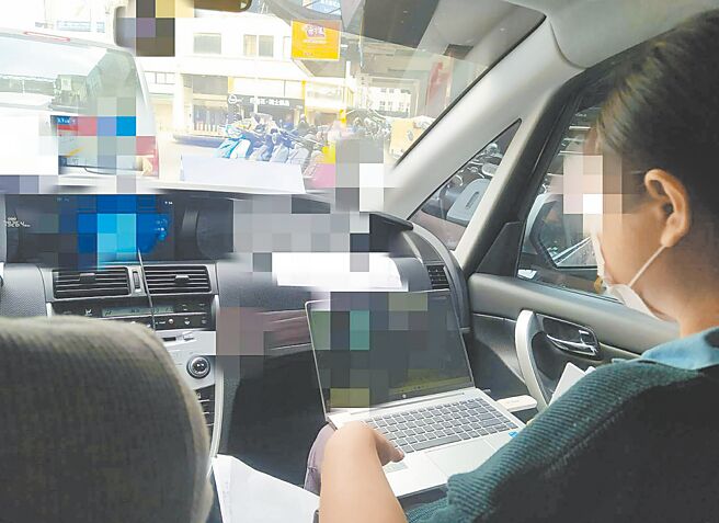 執行署宜蘭分署與宜蘭縣政府財稅局聯手合作，運用車牌辨識系統即時比對欠繳牌照稅等稅款的車輛。（執行署宜蘭分署提供／李忠一宜蘭傳真）