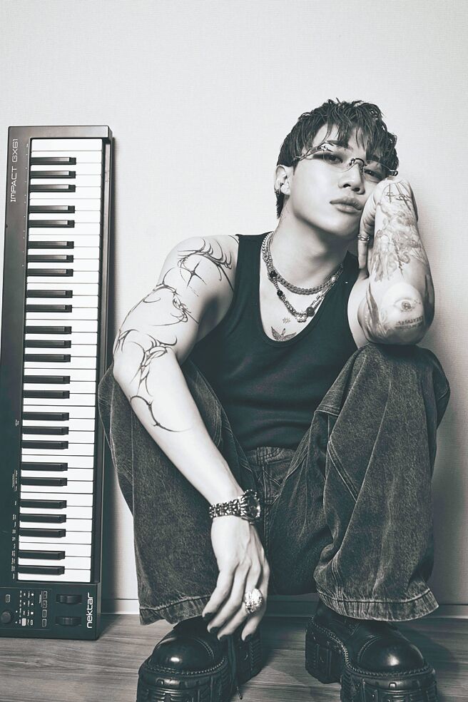 ØZI推出全新專輯《SWIRL》。（奧曼音樂提供）