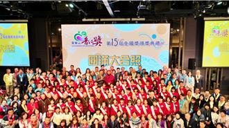 靈鷲山普仁獎邁入22年 蕭美琴頒獎鼓勵獲獎「小太陽」