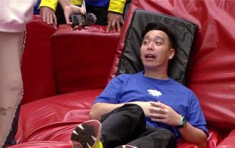 無尊出事了！被橄欖球員猛烈撞飛 癱軟躺地畫面曝光