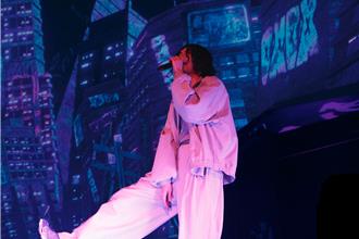 等了6年！米津玄师小巨蛋连唱2场 吸2.2万粉丝入场