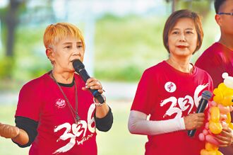 李明依和黃子佼無私交 傳經文要他禱告懺悔