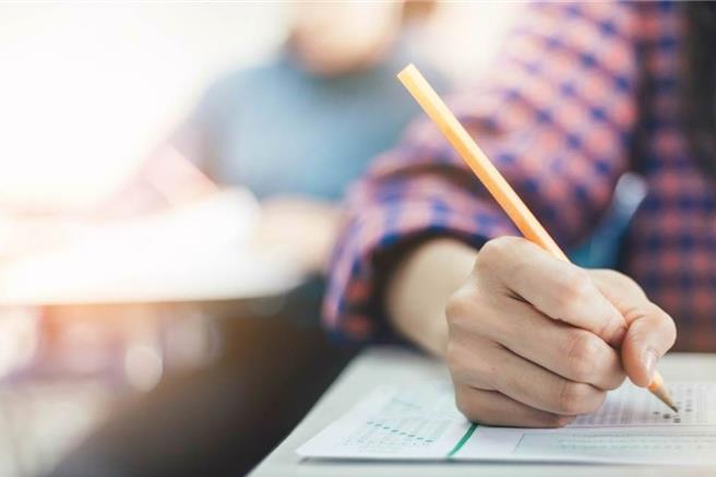 解決青年就業，大陸20餘省份公務員省考，招錄向基層和應屆生傾斜。（圖：Shutterstock／達志）