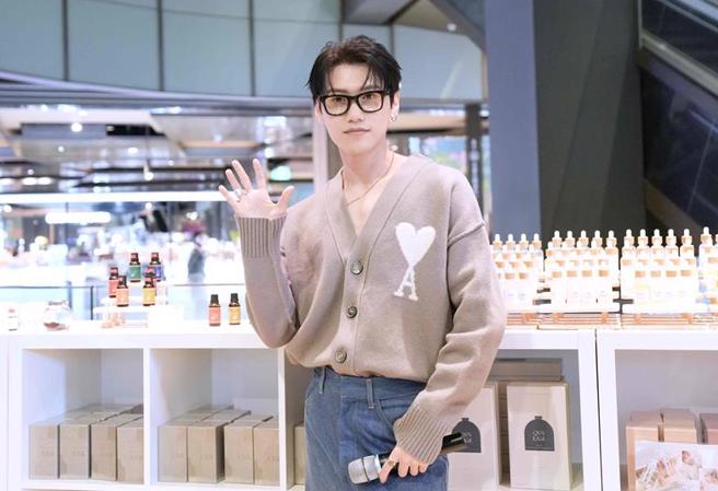 邱宇辰帥氣出席香氛品牌活動。（Ease香氛提供）