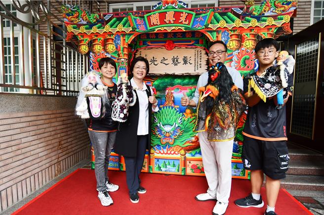 彰化县「光兴阁掌中剧团」凭藉卓越的艺术表现与深厚的文化底蕴，荣获2025年度「TAIWAN TOP演艺团队」荣耀。（彰化县政府提供／冯惠宜彰化传真）