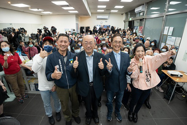 國民黨立委徐巧芯15日舉辦政策說明會，邀請前立委郭正亮、媒體人吳子嘉到場助講。(摘自徐巧芯臉書)