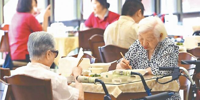 儘管老齡化現象為大陸經濟與社會發展帶來壓力，也催生出龐大的銀髮商機。圖／本報資料照片