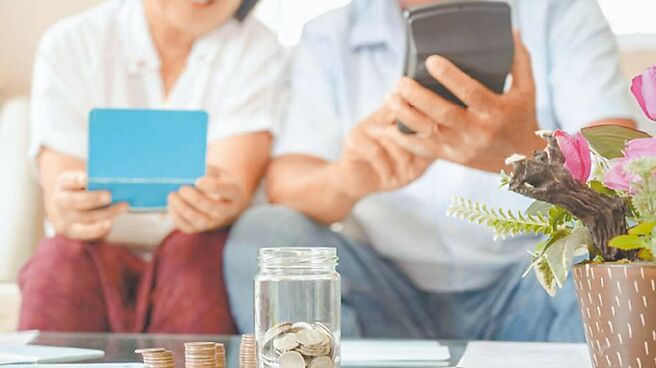 為減低癌症醫療費用對家庭經濟的影響程度，癌症險近年逐漸備受民眾重視。圖／Freepik