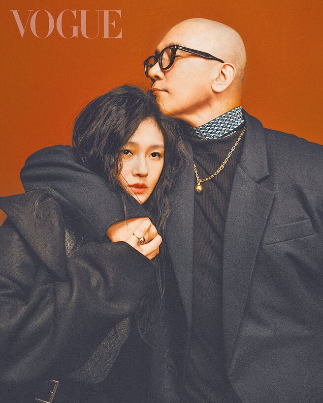 具俊曄（右）15日送別愛妻大S。（《VOGUE》提供）