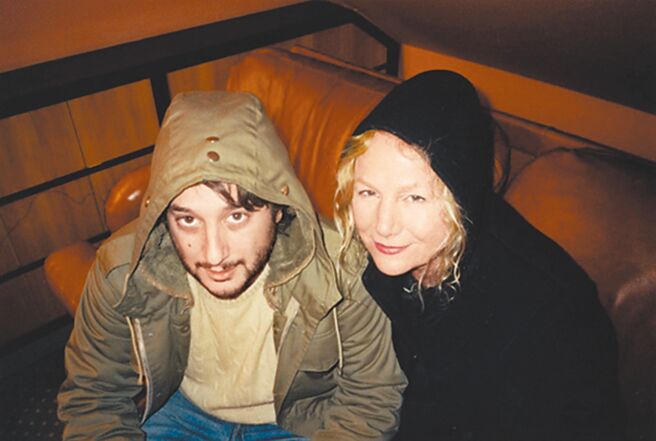 Harmony Korine（左）與Agnes女士於2005年的合照。（agnes b.提供）