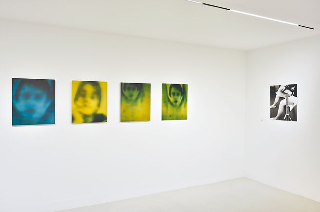 Harmony作品中常見到大量的陰鬱情感，反而讓作品有「人」的感覺。（agnes b.提供）