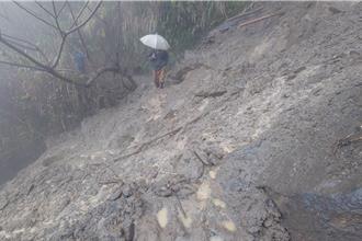 霞喀羅步道21.6K土石崩落 養老端封閉、石鹿端可進