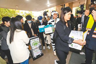 绿推胖卡到府收件衝刺 蓝今宣誓启动公投反制