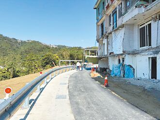 新店边坡地震坍方 2月完工通车