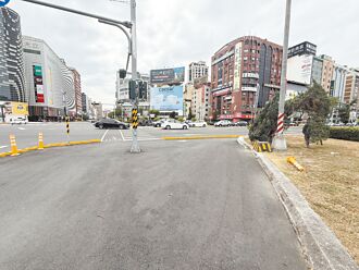 高雄 中華五福圓環人行道 安全風險高