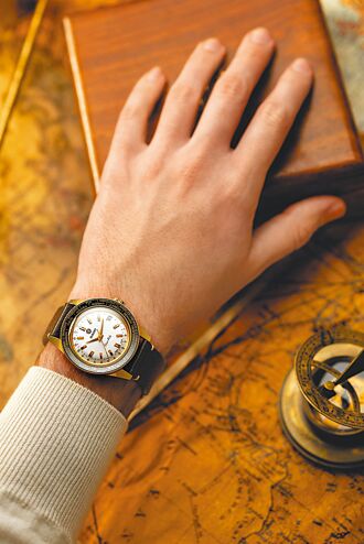 RADO庫克船長世界時區腕表 挑戰極限