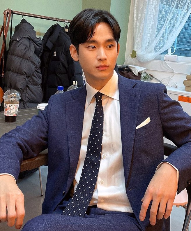 金秀贤传出对外宣称的年龄比实际还要年轻2岁。（图／soohyun_k216 instagram）