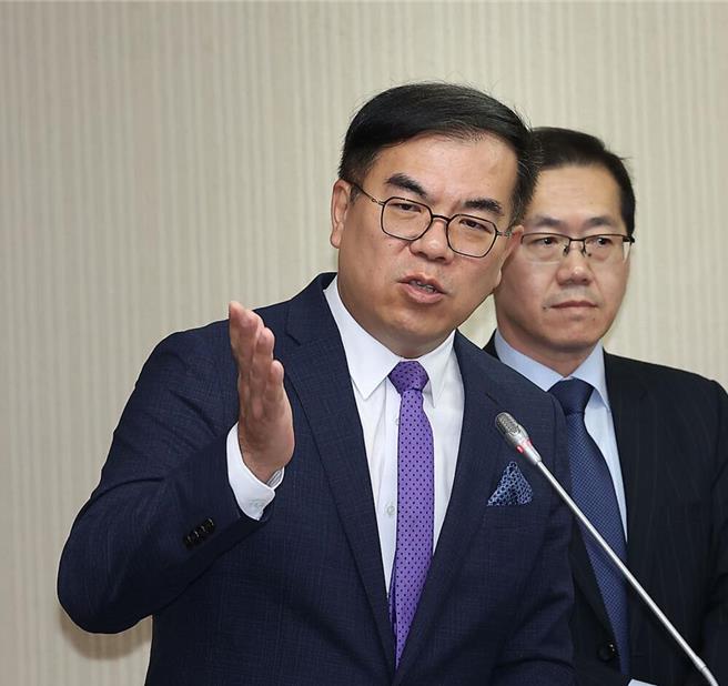 环境部长彭启明17日指出，新空气品质政策白皮书预计3月底完成、4月初对外发布。（本报资料照片）