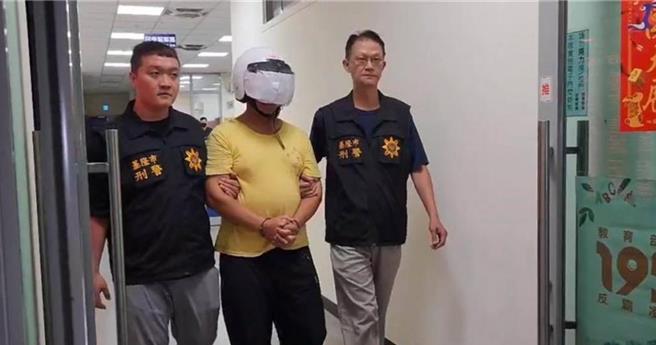 陈姓男子（中）与刘姓女子分手后，见刘女返回同居处拿衣物，当下要求復合未成，陈男竟持菜刀砍死。（中时资料照）