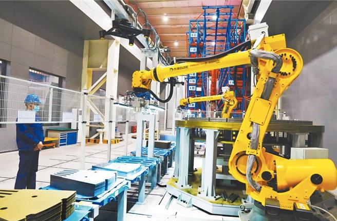 1-2月工业生产增速回落？ 陆官员：市场供求结构性矛盾突出。（新华社）