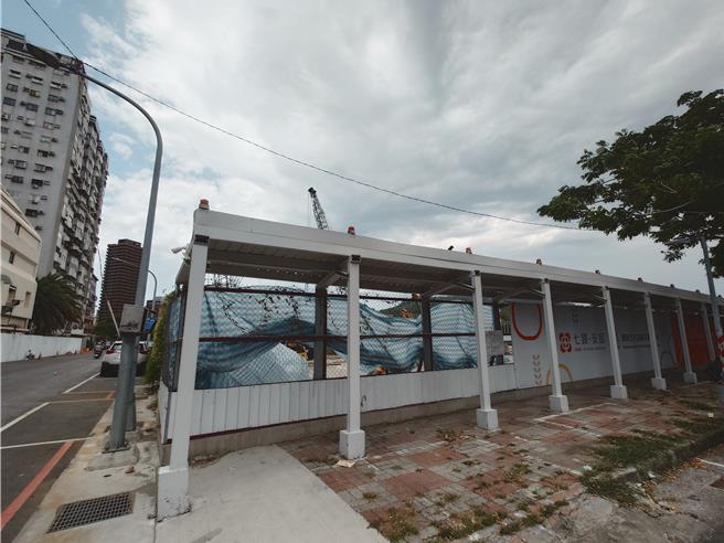 预计优先安置城中城大火受灾户的社会住宅「七贤安居」，因承建包商履约困难出现大延宕，让受灾户感到不安。（任义宇摄）