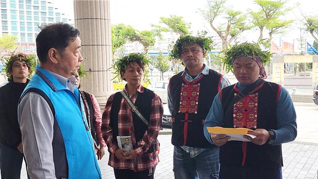 台东县「绿野仙踪渡假旅馆开发案」涉下宾朗部落祖灵地，部落族人第四度表达反对立场，并向台东县议会递交陈情书。（民眾提供／萧嘉蕙台东传真）