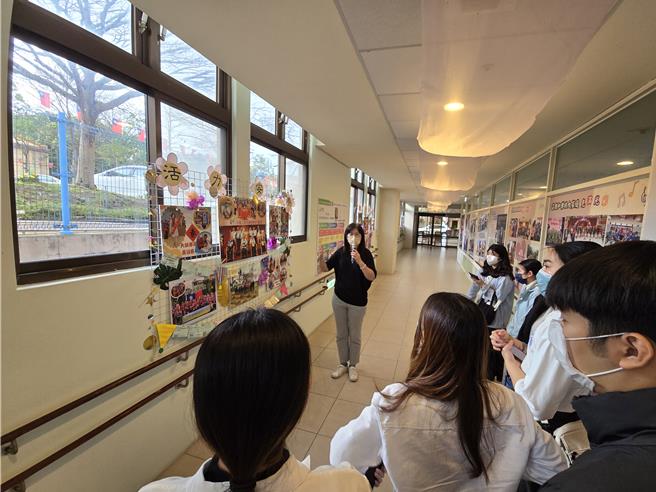 元培醫事科技大學高齡學程師生參訪新竹榮民之家，透過參訪了解榮家在長期照護的實踐。（新竹榮家提供／王惠慧新竹傳真）