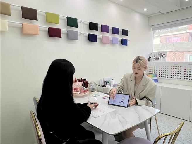 疫情後，色彩鑑定成為女性愛美諮詢話題，韓國也蔚為流行。（全支付提供）
