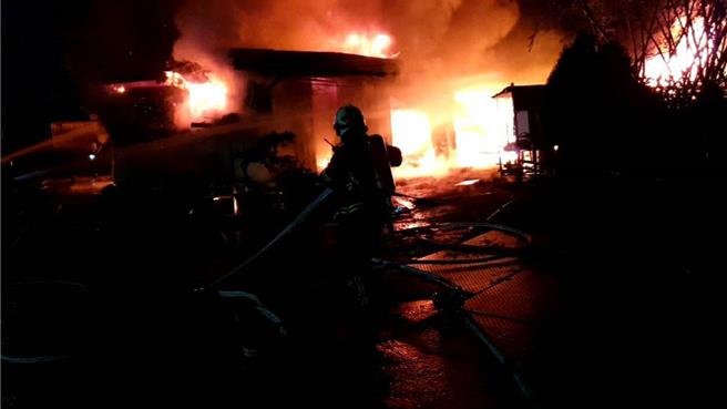 延平北路八段一處鐵皮屋發生火警。（民眾提供）