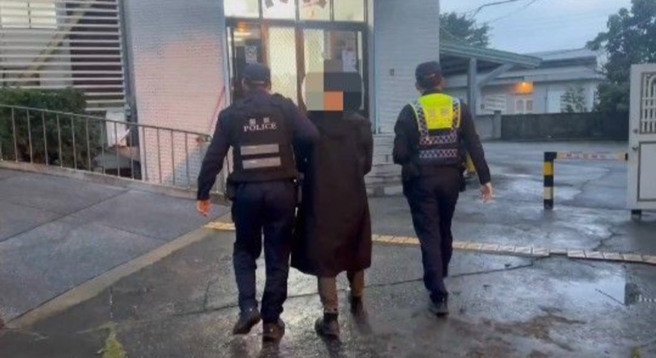 花莲小货车失窃，窃贼逃新城熟睡车内遭警逮。（图警方提供／简铭柱翻摄）